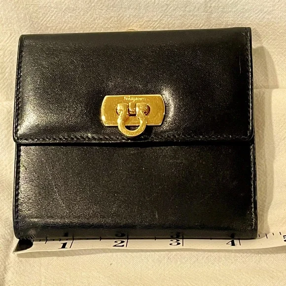 EUC Salvatore Ferragamo Tri-Fold Gancini Clasp Wallet w/ Kisslock